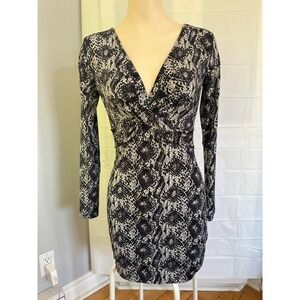 Grey Snakeskin Print V-Neck Twist Front Long Sleeve Mini Dress Sz 6
